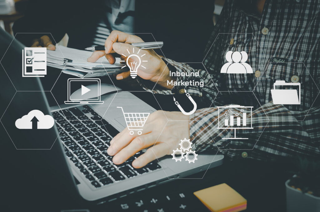 woman typing on laptop to Inbound marketing virtual screen inves