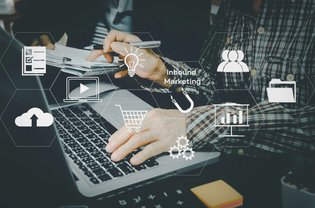 woman typing on laptop to Inbound marketing virtual screen inves